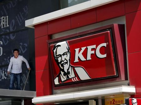 　６月１日、米ケンタッキー・フライド・チキンの中国法人が虚偽の風説を流され、中傷を受けたとして、同国企業３社に損害賠償を求めている。北京で４月撮影（２０１５年　ロイター/KIM KYUNG-HOON）