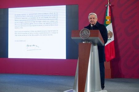 メキシコのロペスオブラドール大統領は１５日、米大統領選で勝利が確定したバイデン次期大統領に祝意を伝えたと述べた（２０２０年　ロイター/MEXICO\'S PRESIDENCY）