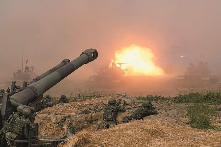 台湾への上陸作戦は容易でない（演習を行う台湾軍、2019年）　TYRONE SIUーREUTERS