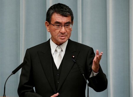 　８月３日、河野太郎外相は首相官邸で就任会見に臨み、世界的な保護主義の高まりを念頭に「自由貿易の旗振り役を日本が務めていくことが大事だ」と語った（２０１７年　ロイター/Kim Kyung-Hoon）