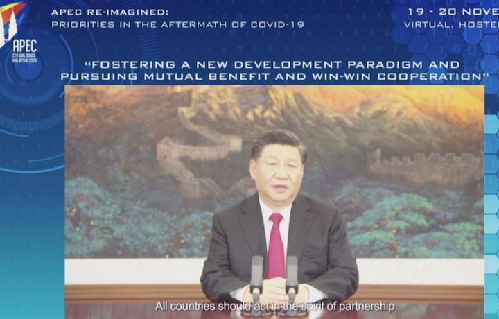 オンライン形式で開催されたAPEC2020に出席した習近平（11月19日）　 APEC CEO DIALOGUES MALAYSIA 2020/REUTERS TV