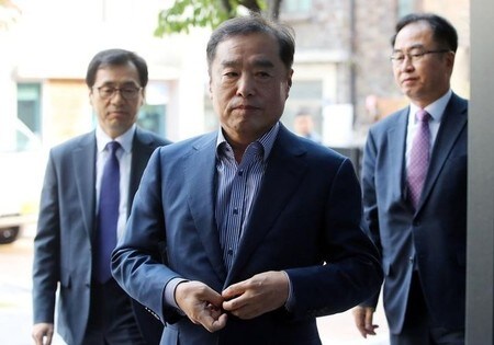 　１１月３日、韓国の新首相に指名された金秉準（キム・ビョンジュン）氏（写真）は、朴槿恵（パク・クネ）大統領の友人の国政介入疑惑をめぐり、私見として大統領も検察の調査対象になり得ると述べた。提供写真（２０１６年　ロイター/Kim Ju-sung/Yonhap via REUTERS）