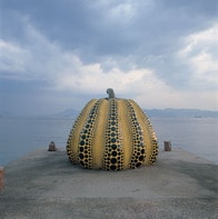 今、あらためて考える草間彌生という存在──永遠の闘い、愛、生きること（1）