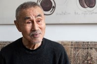 漂流する伝説の俳優､笈田ヨシ ── 人間の営みを見つめ表現する