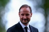 ノルウェー新国王が即位、父の死去受け議会で宣誓