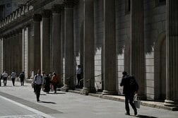 英中銀、11月利上げへ　ゴールドマンが据え置き予想を修正