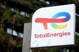 仏トタルエナジーズ、自社株買い拡大　原油高が業績押し上げ