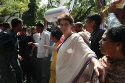 インド野党議員が警察に一時拘束、有権者名簿改訂巡る抗議で座り込み
