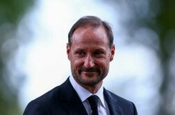 ノルウェー新国王が即位、父の死去受け議会で宣誓