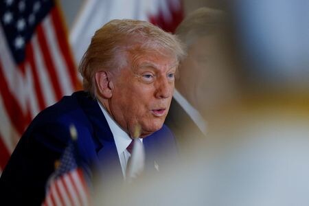 　５月１５日、トランプ米大統領（写真）は米国がイランとの核合意に非常に近づいており、イランが条件に「ある程度」合意していると述べた。写真は同日、ドーハで撮影（２０２５年　ロイター/Brian Snyder）