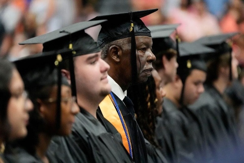 新制度の狙いは大学院への進学者を増やすことが狙いだが……　USA TODAY/REUTERS