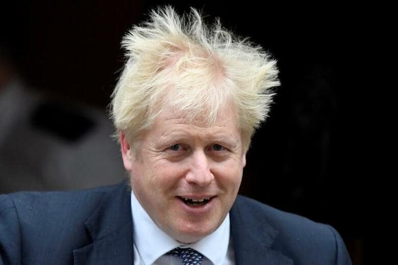 ジョンソン英首相（写真）は英国の欧州連合（ＥＵ）離脱（ブレグジット）を巡る議会のこう着状態を打破するため、総選挙の前倒しを提案した。ロンドンの首相官邸前で２3日撮影（２０１９年　ロイター/Toby Melville）