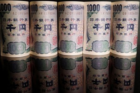 　４月１１日、投資信託協会が発表した３月の投信概況によると、３月末の国内公募投信の純資産残高は、前月比３．９％増の２２７兆０４１１億円。写真は円紙幣。２０２２年９月撮影（２０２４年　ロイター/Florence Lo）