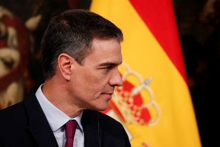 スペインのサンチェス首相は５月１２日にワシントンのホワイトハウスを訪れ、バイデン米大統領と会談する。ホワイトハウスのジャンピエール報道官が１９日、発表した。写真は４月５日、訪問先のローマで記者会見するスペインのサンチェス首相（２０２３年　ロイター／/Remo Casilli）