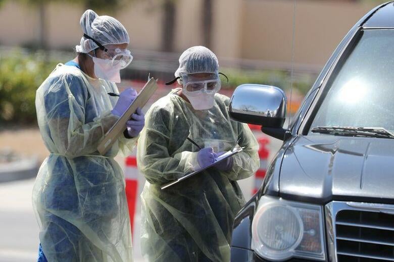 ワシントン大学医学部の分析によると、新型コロナウイルス感染による米国内の死者は今後４カ月で８万１０００人以上を記録する可能性があり、６月までは死者数が大きく減少することは見込めない。.写真は３月２６日、カリフォルニア州で撮影（２０２０年　ロイター/Lucy Nicholson）