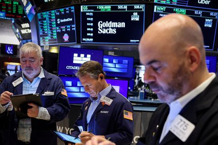 米ニューヨーク証券取引所（ＮＹＳＥ）で４月撮影。REUTERS/Brendan McDermid/File Photo