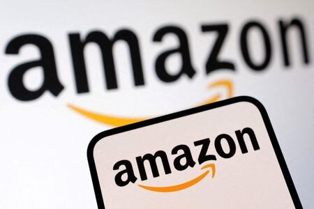 　米アマゾン・ドット・コムが再びスマートフォンの開発に取り組んでいることが分かった。創業者ジェフ・ベゾフ氏の肝いりで投入した同社初の「Fire Phone（ファイアフォン）」がわずか１年余りで退場した雪辱を果たそうとしている。２０２５年２月撮影（２０２６年　ロイター／Dado Ruvic）