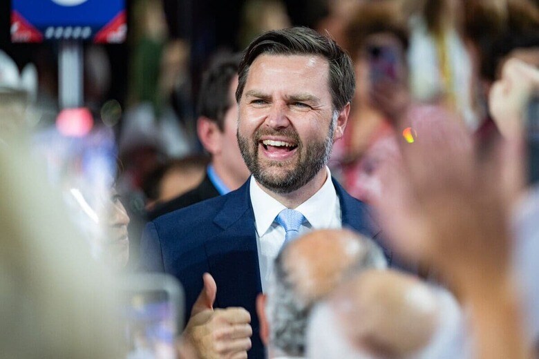 共和党大会でトランプの副大統領候補に指名されたバンス（7月15日、ウィスコンシン州ミルウォーキー）　CNP/INSTARimages via Reuters Connect