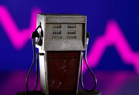 １１月８日に公表された国連の報告書によると、２０３０年の世界の化石燃料生産量は、パリ協定で設定された気候変動目標の達成に合致する水準の２倍以上になる見込み。写真はイメージ。２０２２年３月撮影（２０２３年　ロイター／Dado Ruvic）