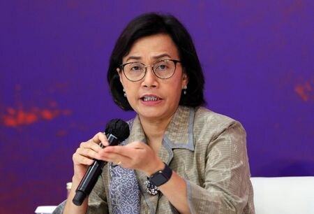 　１１月１１日、インドネシアが石炭火力発電所を早期廃止するのを支援するため、米国、日本などが少なくとも１５０億ドルの金融支援をする方向で最終調整している。写真はインドネシアのスリ・ムルヤニ・インドラワティ財務相。７月バリ島での代表撮影（２０２２年／ロイター）