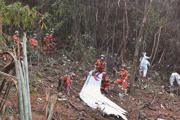 機体はほぼ垂直に急降下したとの情報も　XINHUA/AFLO