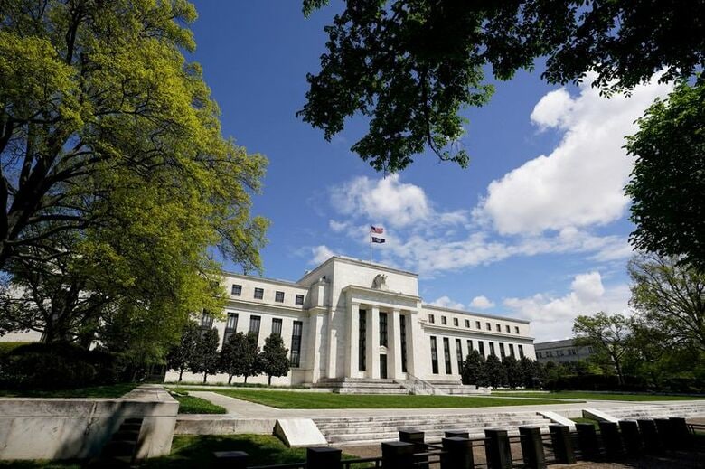 米連邦準備制度理事会（FRB）のビル。2020年5月1日、米ワシントンで撮影。REUTERS/Kevin Lamarque