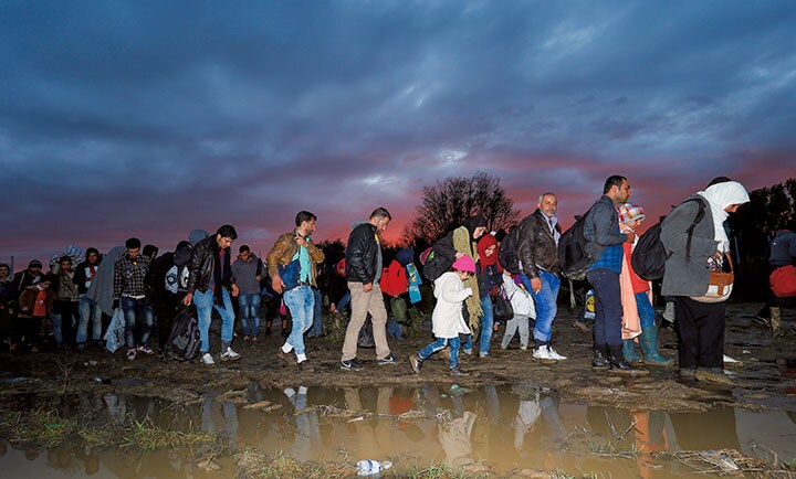 大規模な難民危機に欧州の一部の国は国境を閉ざした（16年10月、ハンガリー）　Laszlo Balogh-REUTERS