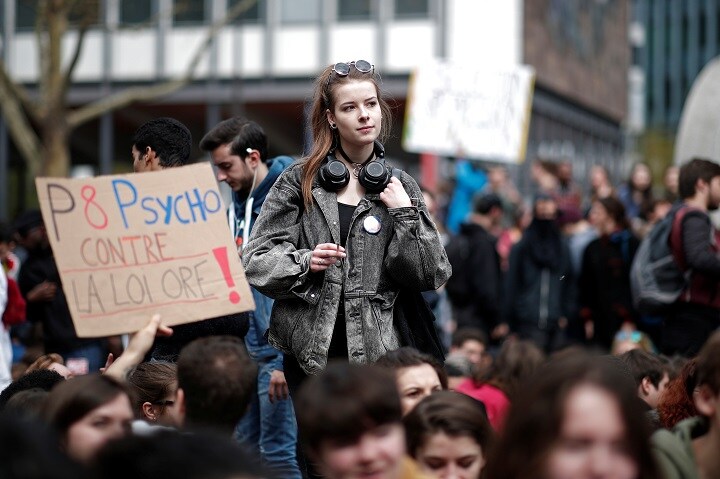 パリ第6大学を占拠した学生たち　Benoit Tessier-REUTERS