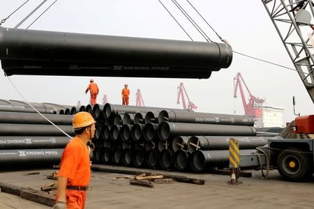 　７月１日、財新／マークイットが発表した６月の中国製造業購買担当者景気指数（ＰＭＩ）は５１．２で、前月の５０．７から上昇し、６カ月ぶりの高水準となった。ロイターがまとめたアナリスト予想は５０．５だった。写真は中国で昨年６月撮影（２０２０年　ロイター）