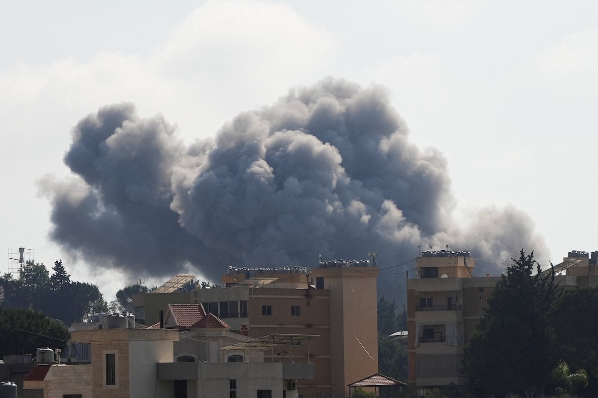 イラン、米国の攻撃に対し報復を警告「シェルターの準備を」

米軍の攻撃に合わせるように、イスラエルも停戦ラインを越えてレバノンでの軍事作戦を拡大した