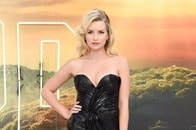 【画像】「まるで全裸」の「天使コスプレ」披露...ロッティ・モスの過激衣装が物議、大事な部分を隠さず