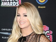 「業界一の美脚」「たくましすぎ」...人気歌手のショートパンツ姿が、米音楽祭で最大の話題に