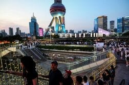 中国金融監督当局、リスク防止と新興産業支援を表明