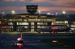 ロシア大統領、首都モスクワ主要空港の保有株売却承認　財政改善狙いか