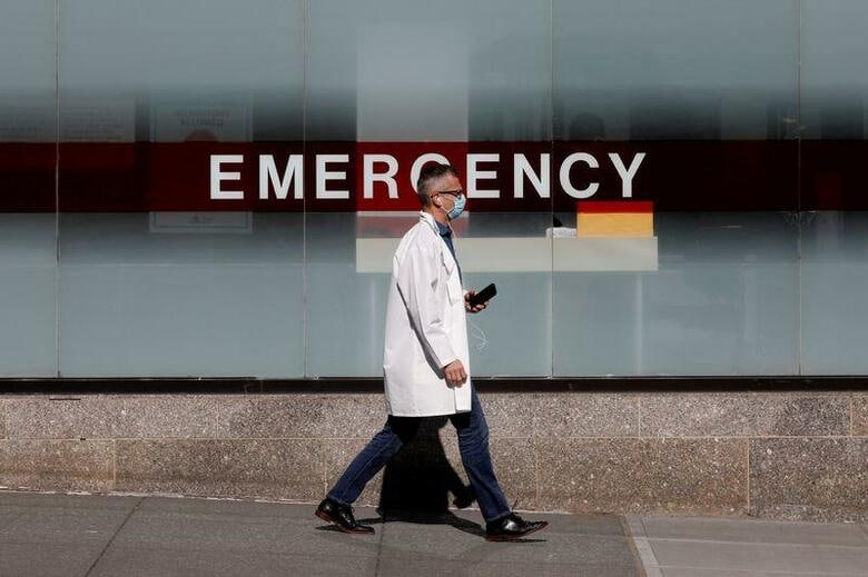 米ニューヨーク州のクオモ知事は２日、新型コロナウイルス感染拡大に伴い加速している病院での人工呼吸器の利用ペースに懸念を表明した。ニューヨークで１日撮影（２０１９年　ロイター/Brendan McDermid）