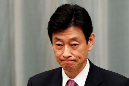 　西村康稔経済再生相は１７日の会見で、東京都の新型コロナウイルス新規感染者が同日に８２２人となり、過去最多を２日連続で更新したことを受け「極めて強い危機感をもって数字を注視している」と述べた。写真は都内で９月撮影（２０２０年　ロイター／Kim Kyung Hoon）