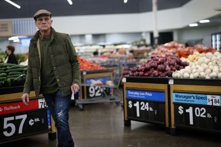 米ニュージャージー州のウォルマート店舗。昨年１１月撮影（２０２６年　ロイター/Mike Segar）