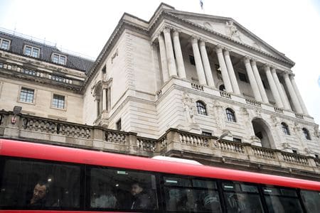 国際通貨基金（ＩＭＦ）の高官は１１日、インフレ圧力が続けば、イングランド銀行（英中央銀行）は長期にわたり高金利を維持しなければならなくなる可能性があると指摘した。ロンドンの中銀本部、昨年１１月撮影。（２０２３年　ロイター/Toby Melville/file photo）