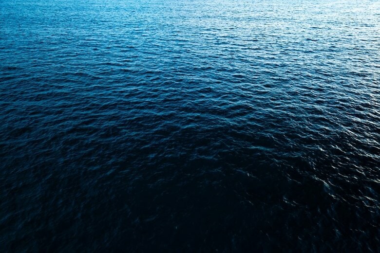 海（写真はイメージ）　Stock High angle view-shutterstock