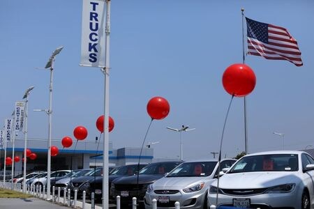 調査会社ワーズ・インテリジェンスによると、３月の米国の小型自動車販売台数は９９万２３９２台となり、２月の約１４０万台に比べ約２７％減少した。２０１７年６月撮影（２０２０年　ロイター/Mike Blake）
