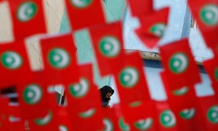 　９月１１日、ムーディーズは、モルディブの信用格付けを引き下げた。写真はモルディブの旗。同国のマレで２０１３年９月撮影（２０２４　ロイター／Dinuka Liyanawatte）