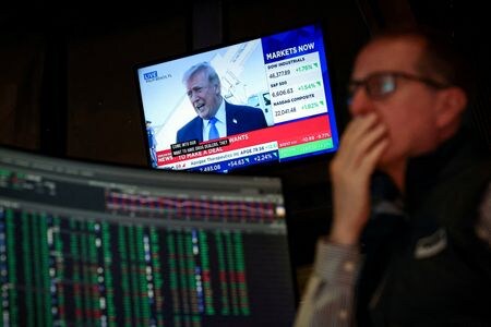 米ニューヨーク証券取引所のフロアで２３日撮影。REUTERS/Brendan McDermid/File Photo