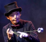 ショー文化の本場を沸かす「ヨーヨーアーティスト」Naotoが示した夢のかなえ方