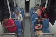 【動画】ウクライナ難民女性を電車内で襲った男、「犯行映像」が拡散...犯人の「驚くべき言い分」とは？