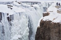 まるで北極圏...ニュージャージーの「グレート・フォールズ」も凍結　「歴史的寒波」がアメリカを襲う