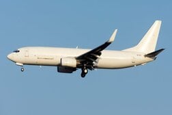 飛行中の旅客機の客室が崩壊、乗客はパニックに…緊急事態の様子を映した動画にネット民震撼