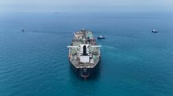 原油先物まちまち、米イラン和平協議再開見通しと供給不安が交錯