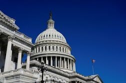 米上院、対ロシア制裁法案を可決　故グラム議員が主導
