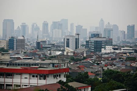 　インドネシア、タイ、マレーシアなど東南アジアの新規株式公開（ＩＰＯ）市場が活況を呈している。写真はジャカルタで２０２１年１０月撮影（２０２３年　ロイター／Ajeng Dinar Ulfiana）