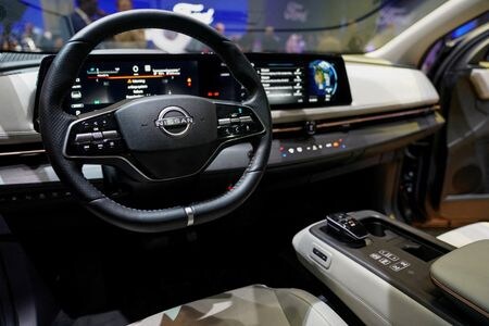 日産自動車は２５日、欧州で投入する新型車は今後全て電気自動車（ＥＶ）とし、２０３０年までに欧州での販売をＥＶのみとする方針だと発表した。４月撮影（２０２３年　ロイター/David \'Dee\' Delgado）